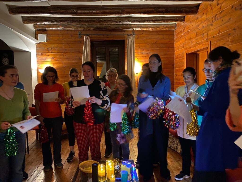 festive chants pompons